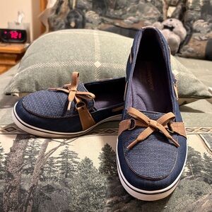 Grasshoppers Navy and Tan Slip-On Boat Dock Shoes 9.5 Wide Women’s